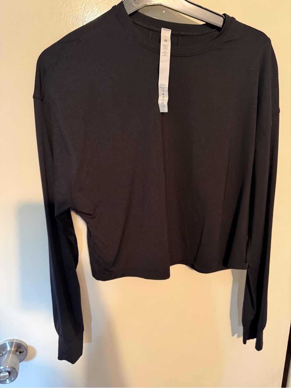 Lululemon Black Long-Sleeve Cropped Women's Top